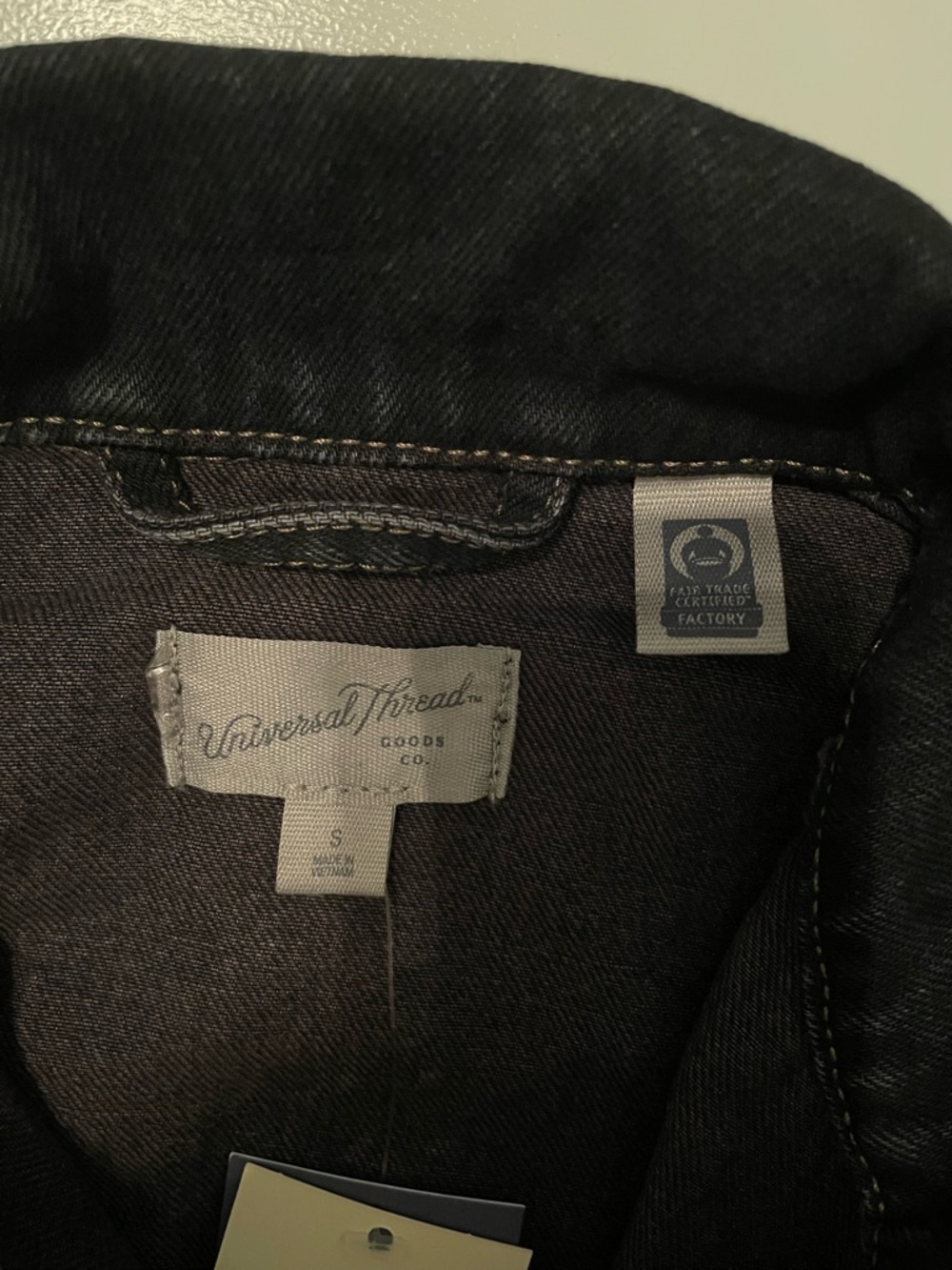 Universal Thread black denim jacket - Picture 3 of 5